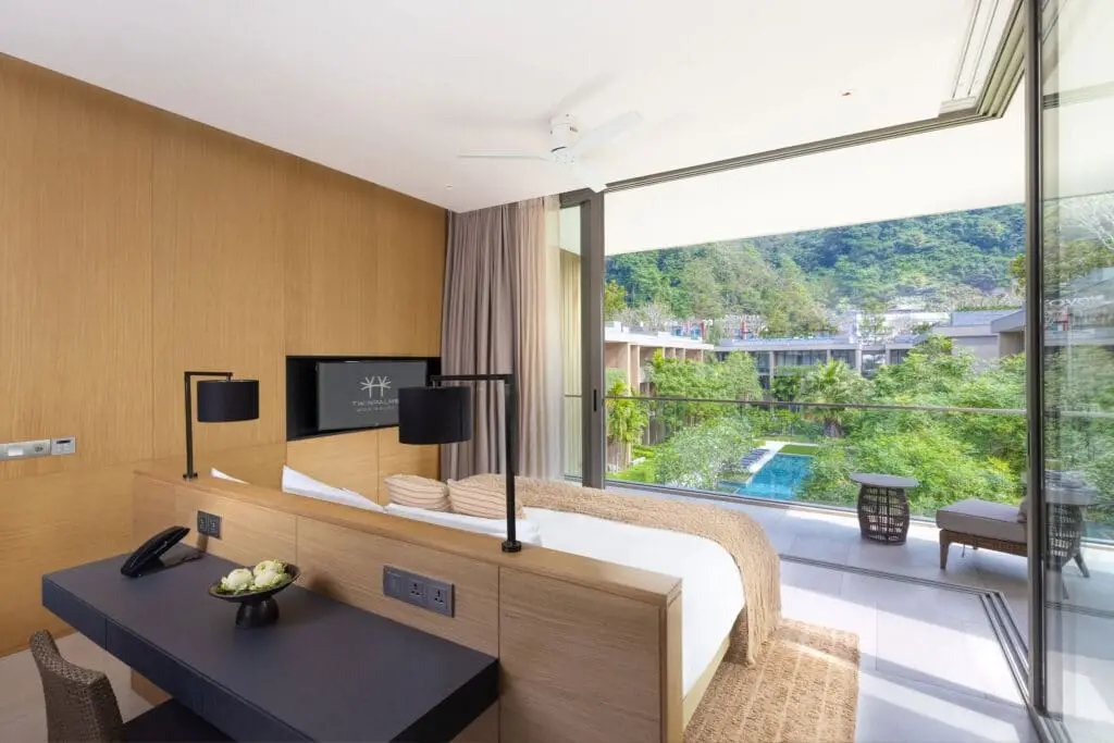 Grand-Azure-Pool-Penthouse-Bedroom