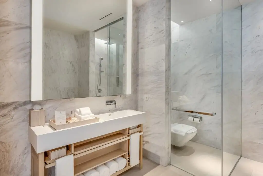 Grand-Azure-Pool-Penthouse-bathroom