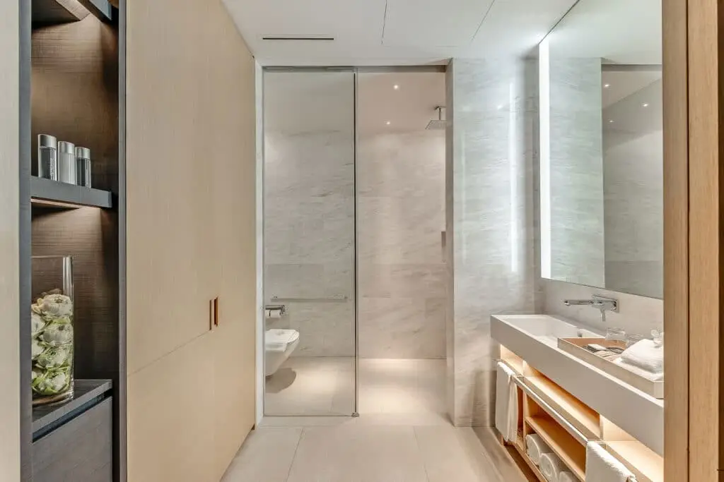 Grand-Azure-Suite-Bathroom